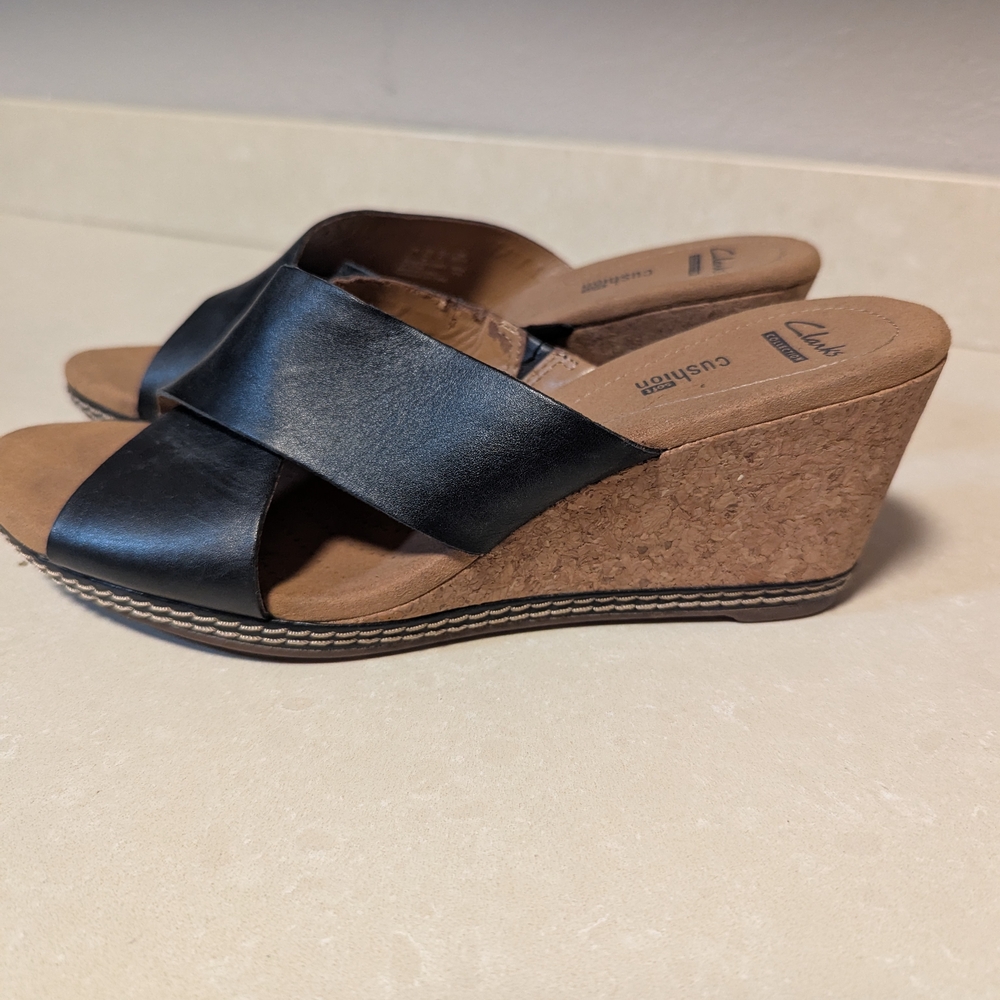Women's Clarks wedge Tan/black  Sandals size 9.5